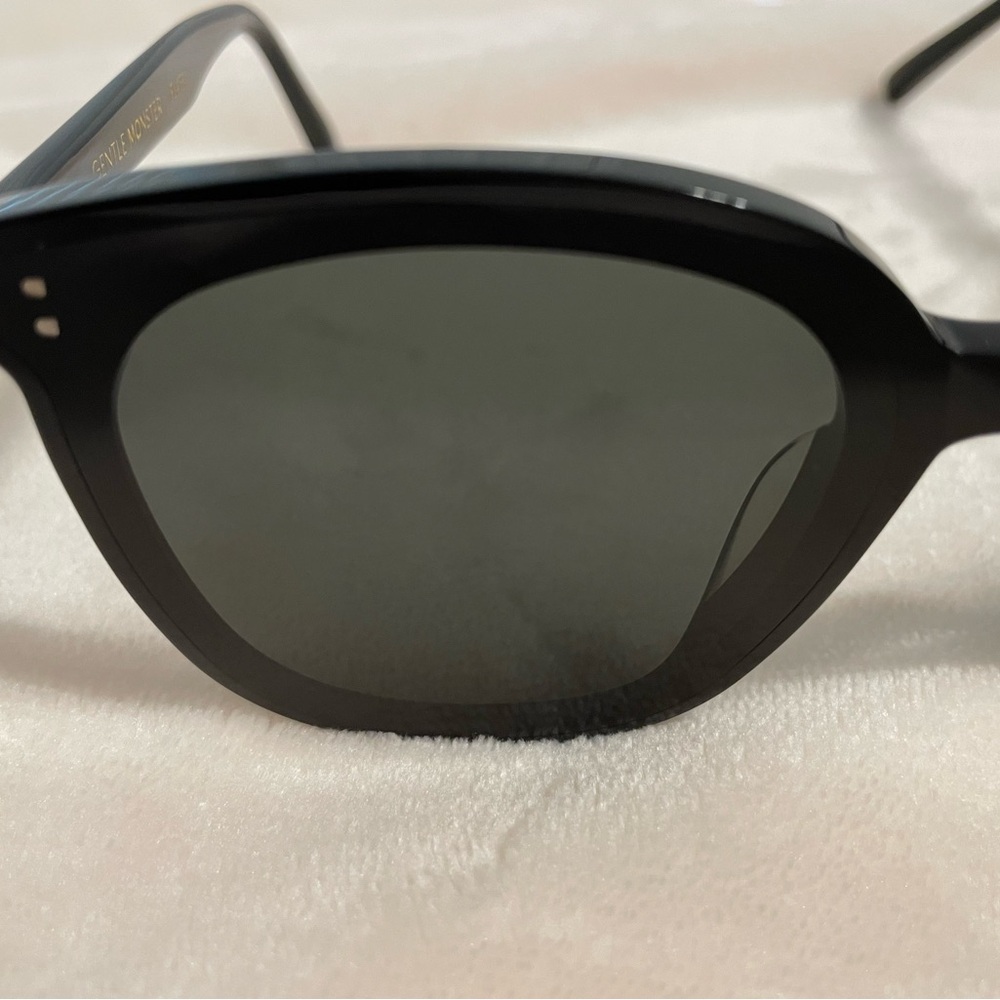 GENTLE MONSTER Black Sunglasses - Picture 9 of 16